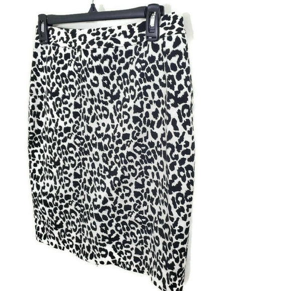 Ann Taylor Leopard Print Mini Skirt Size 6P - Picture 2 of 8